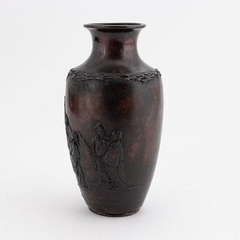 A Japanese bronze vase, 20th century.