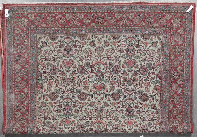 MATTA, old, sannolikt Täbris, ca 325x241 cm.