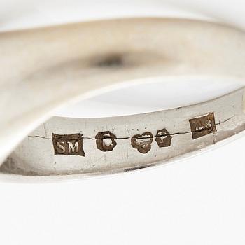 Ring platina med en cushionformad gammalslipad diamant.