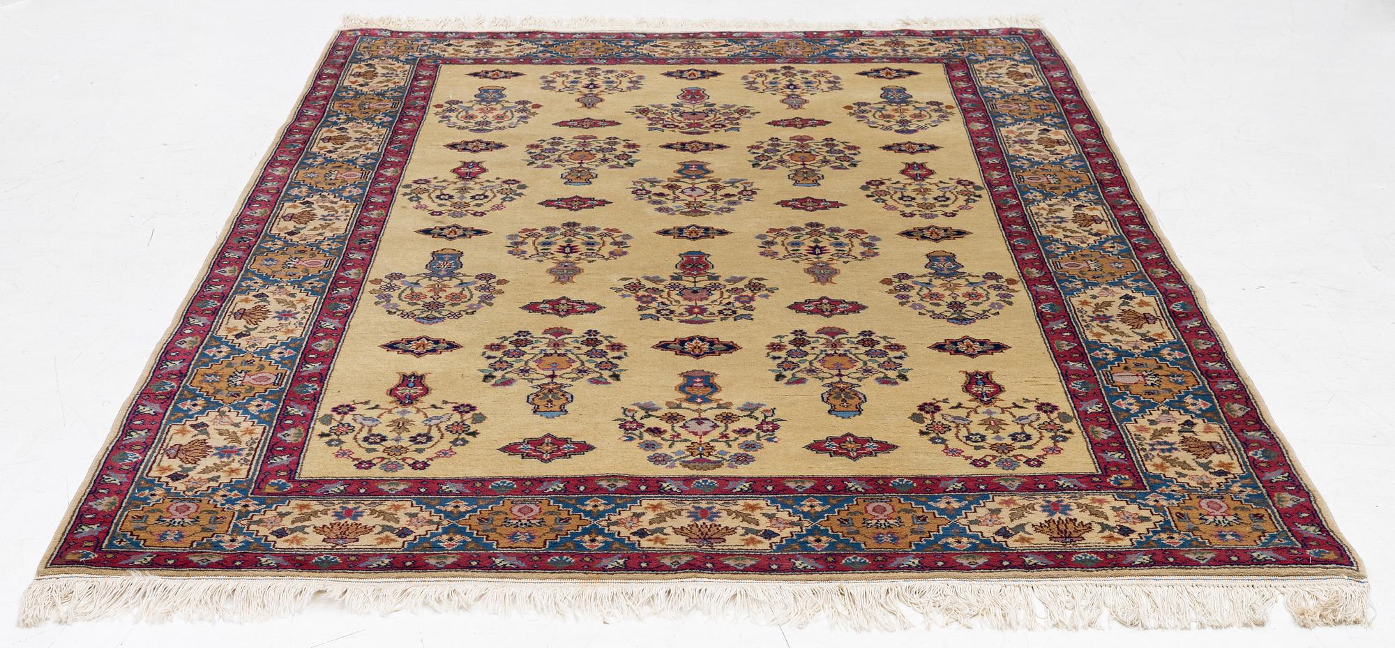 A 'Karistan' carpet, Romania, 275 x 182 cm.