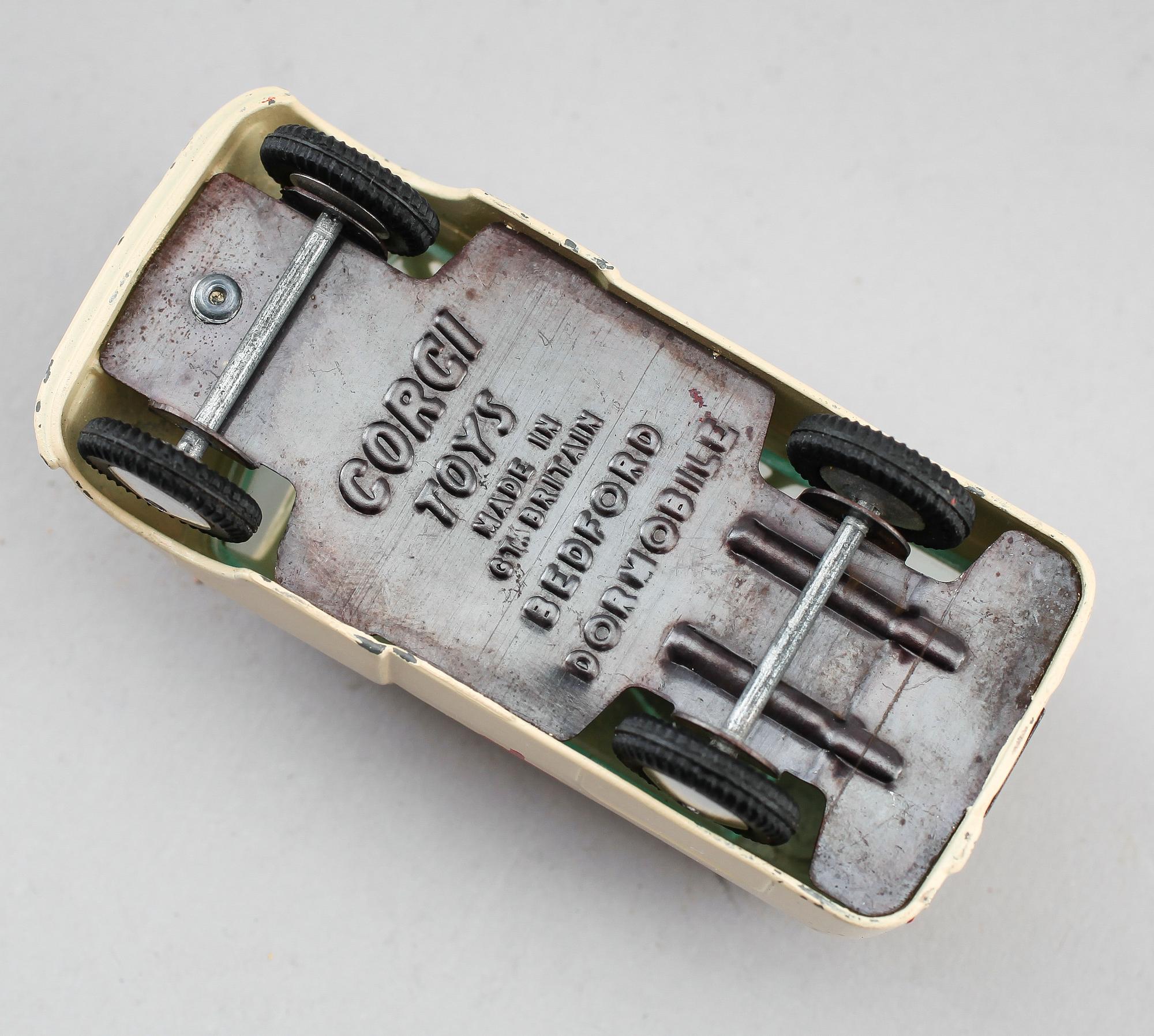 LEKSAKSBILAR 5 st, Corgi, 1950-tal.