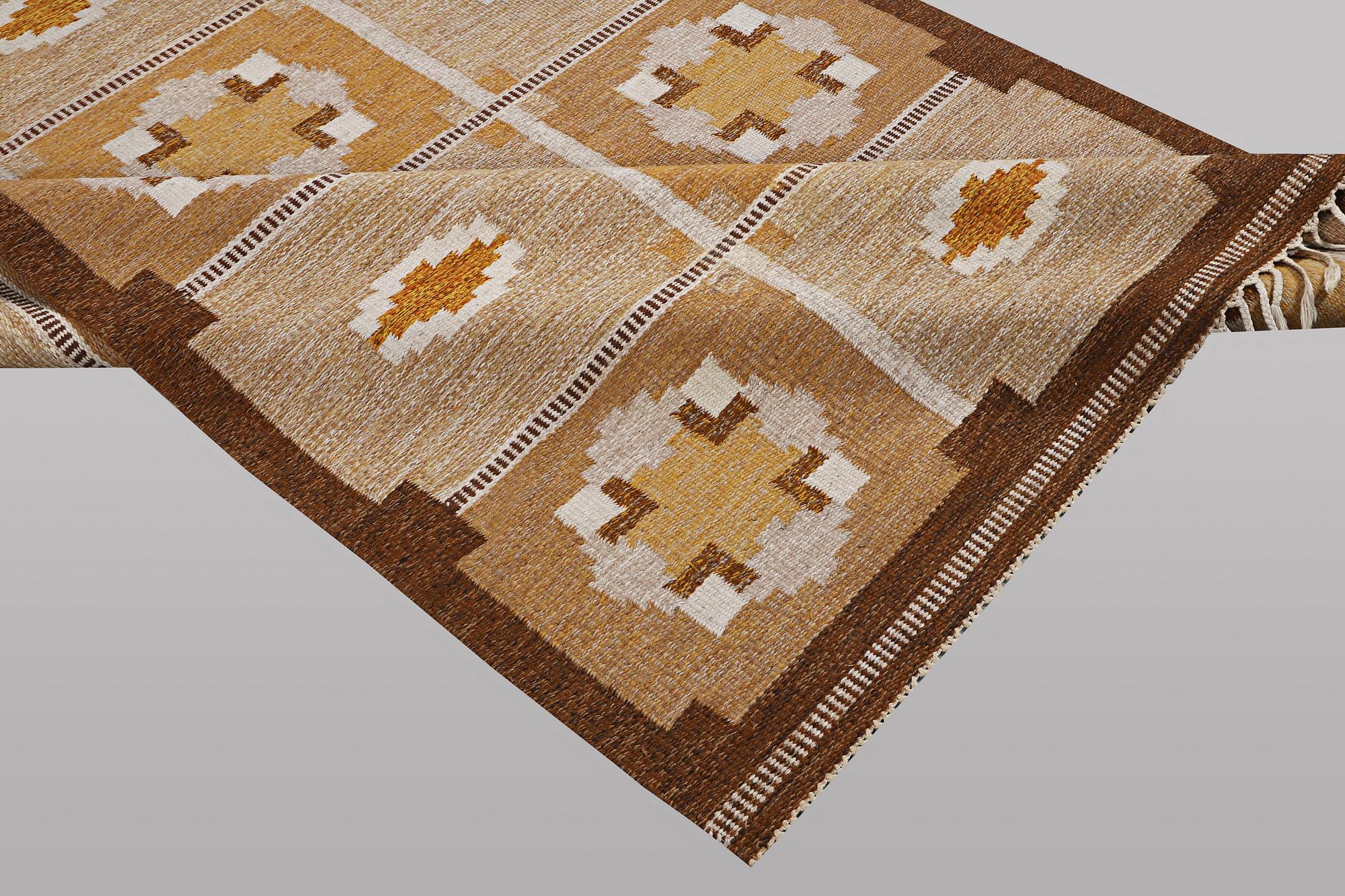 Ingegerd silow, a flat weave carpet, signed IS, ca 228 x 167 cm.
