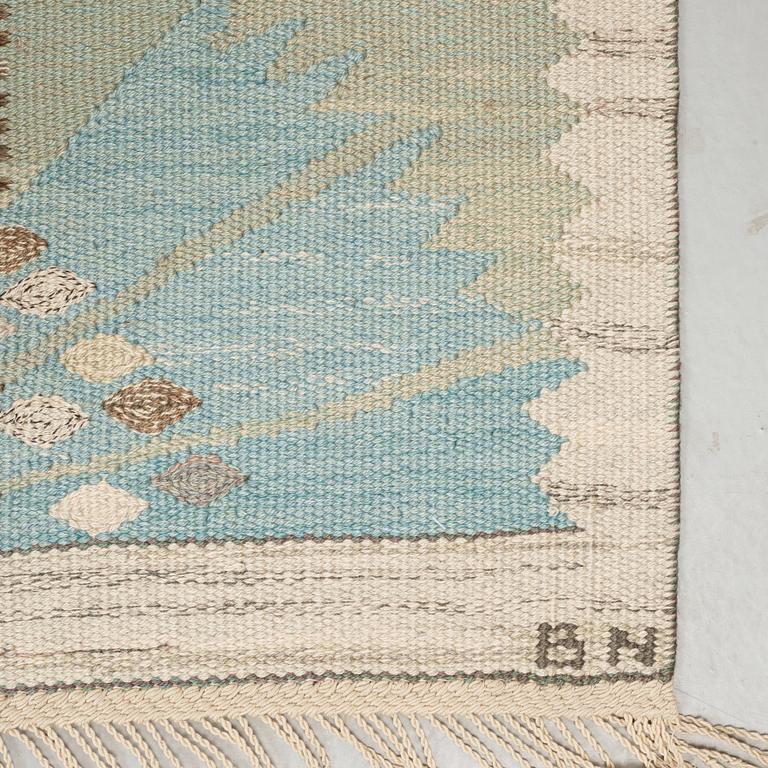 CARPET. "Park, blå och grön". Flat weave. 361,5 x 278 cm. Signed AB MMF BN.