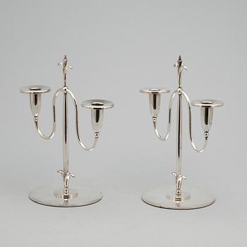 LJUSSTAKAR, ett par, nysilver. C.G Hallberg, Stockholm, 1900-talets första hälft.