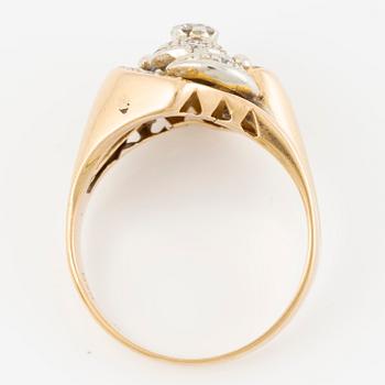 Ring, 18K guld med briljantslipade diamanter.