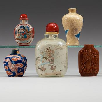 A set of five Chinese snuff bottles, first half of 20th Century.