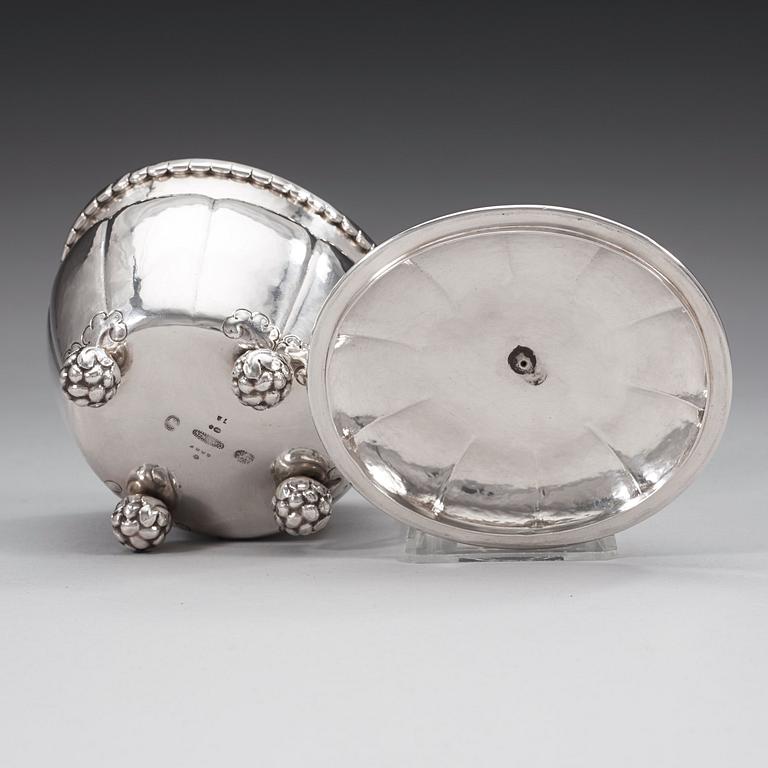 A Georg Jensen silver bonbonnière, Copenhagen ca 1915-21, design nr 72.