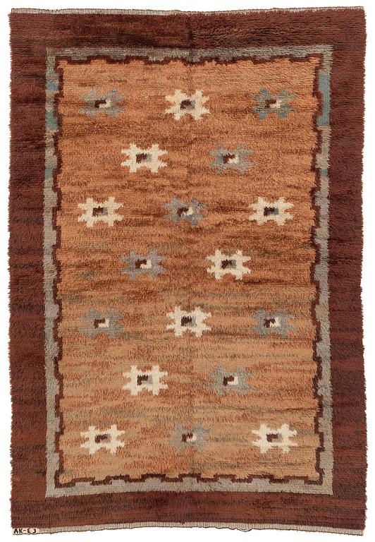 Matta, rya, ca 305 x 209 cm, signerad AK - EJ.