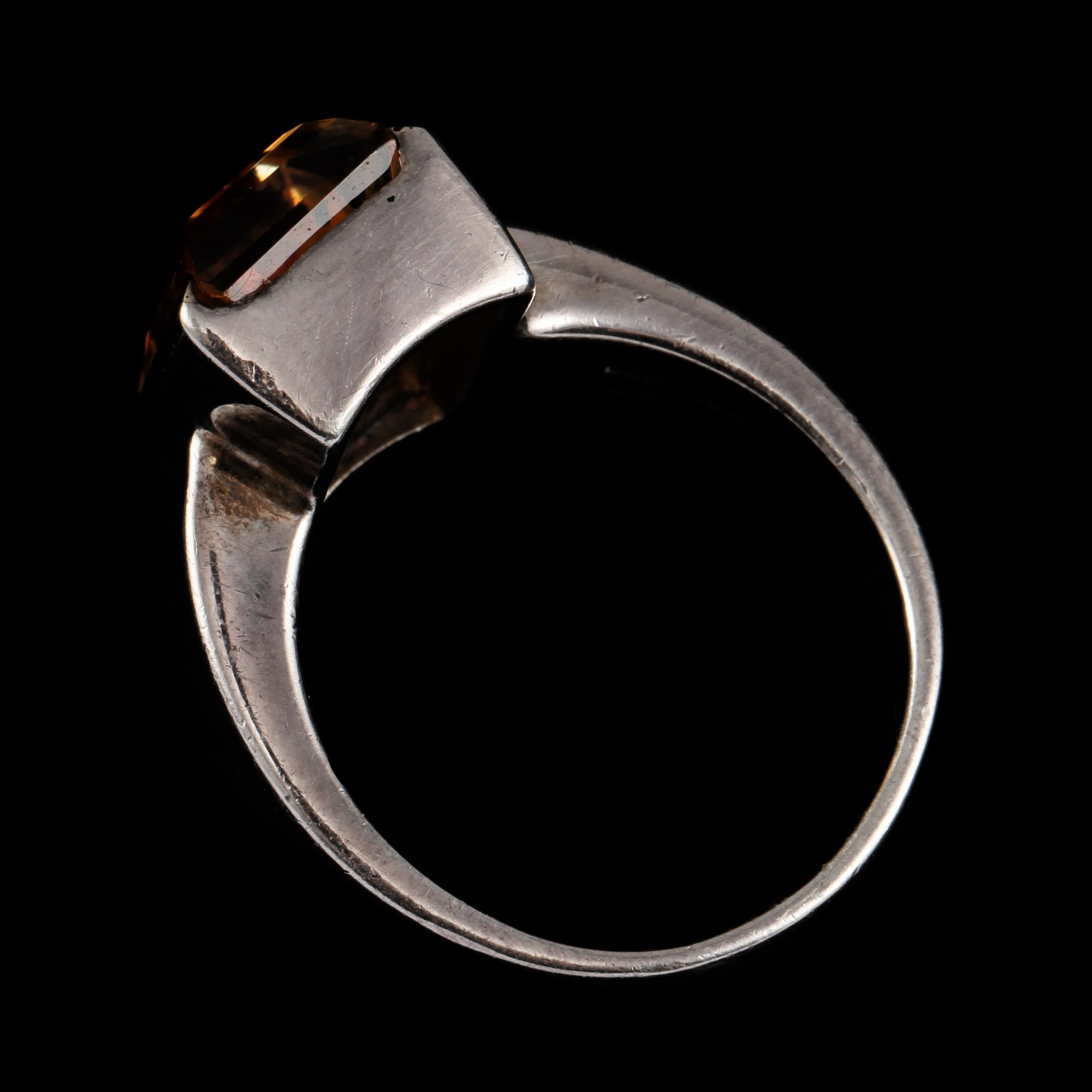 RING, 18k guld samt platina med fasettslipad citrin, märkt Lecia, 2000-tal. Vikt 10 g.