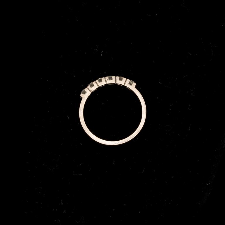 RING, 18k vitguld med briljantslipade diamanter ca 0,30 ct. Örns Juvelatelje, Göteborg, 1948. Vikt ca 3 g.
