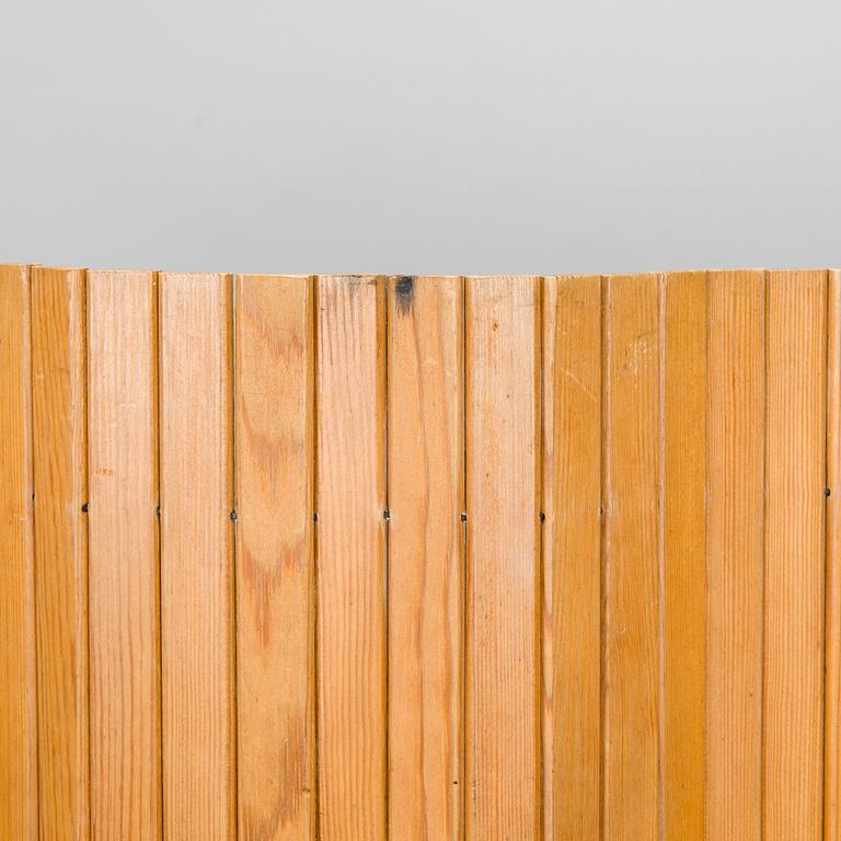 Alvar Aalto, a late 20th century '100' folding screen for O.Y. Huonekalu- ja Rakennustyötehdas A.B.