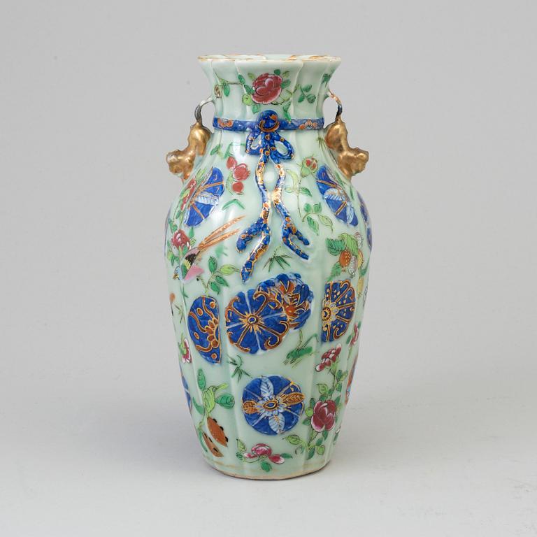 A Canton vase, Qing dynasty, 19th Century.