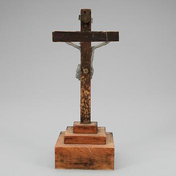 KRUCIFIX, vitmetall, 1900-talets första hälft.