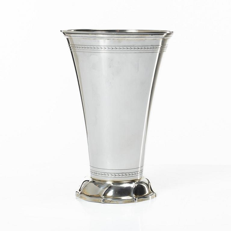 A silver vase, GAB, Stockholm, 1945.