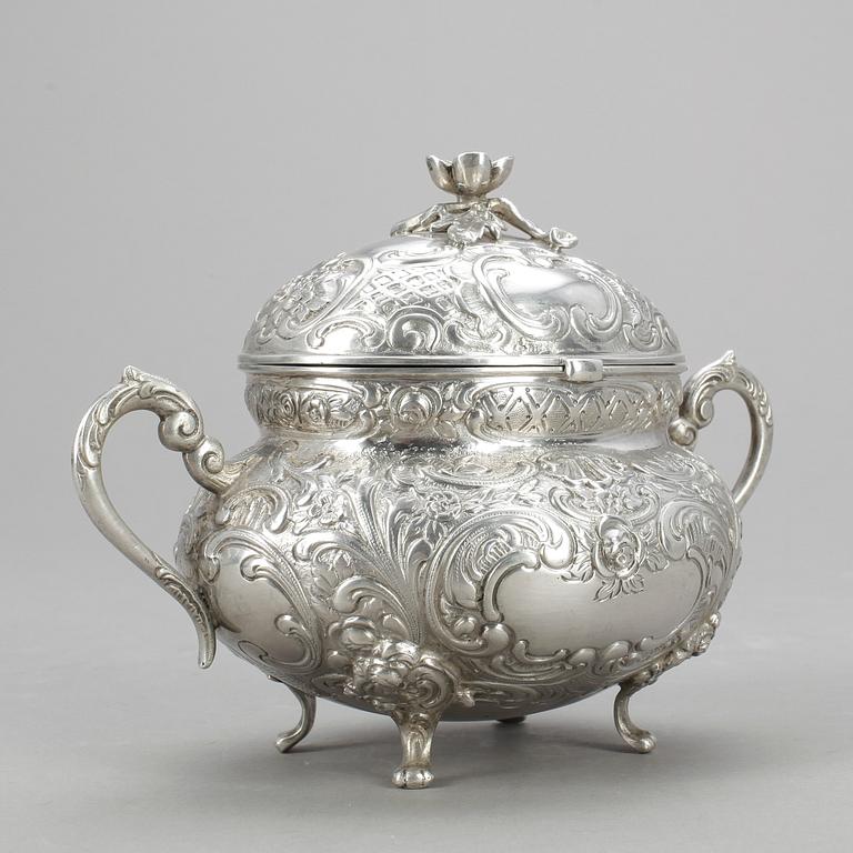 SOCKERSKÅL, silver, rokokostil, importstämplar, tot ca 354 gram.