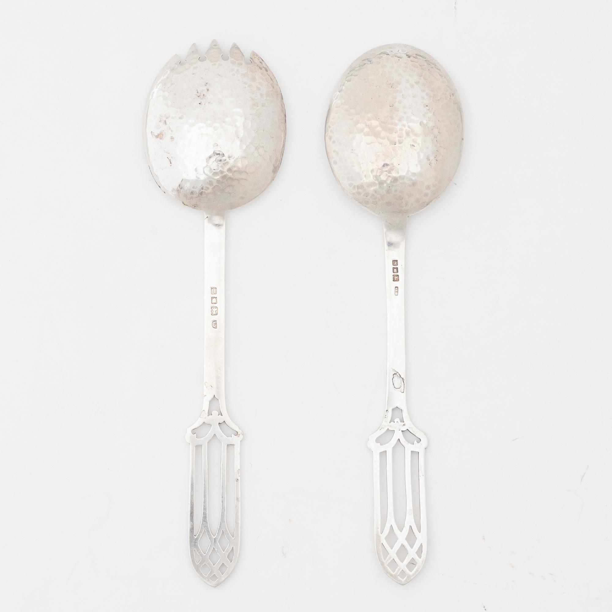 A pair of silver salad servers, London, England 1921-23.