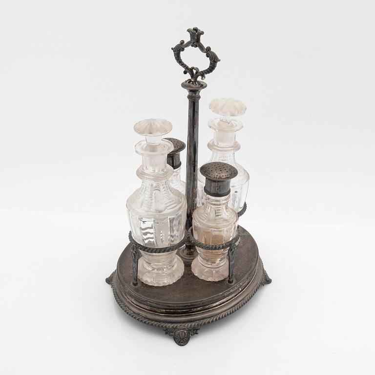 Gustaf Möllenborg, Bordssurtout, silver, för 2 karaffer samt 2 ströare, Stockholm, 1831.