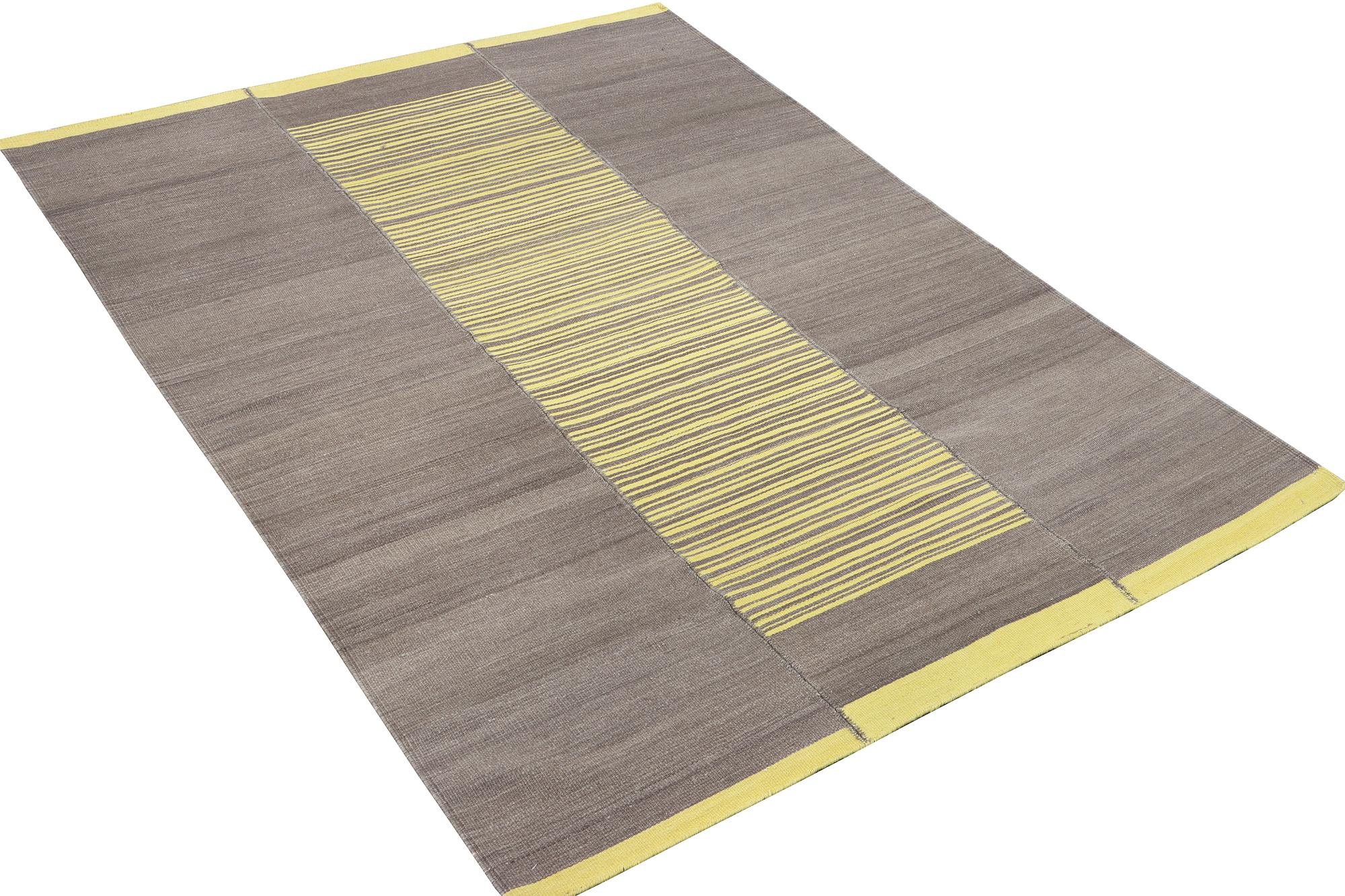 A Kilim rug, c. 235 x 173 cm.