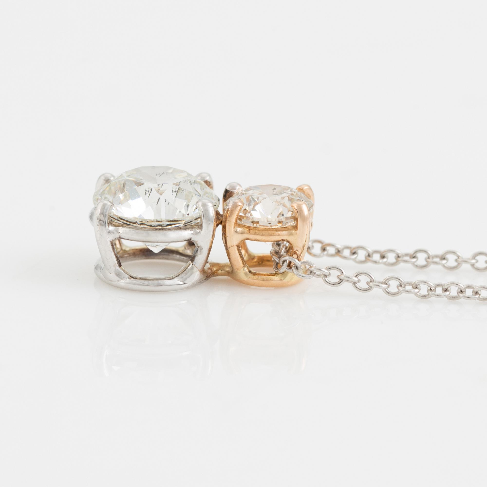 Collier med två briljantslipade diamanter. Medföljande GIA report.