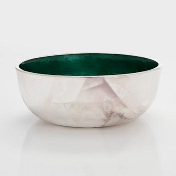 A. Tillander, skål, sterlingsilver och emalj, Åbo 2005.