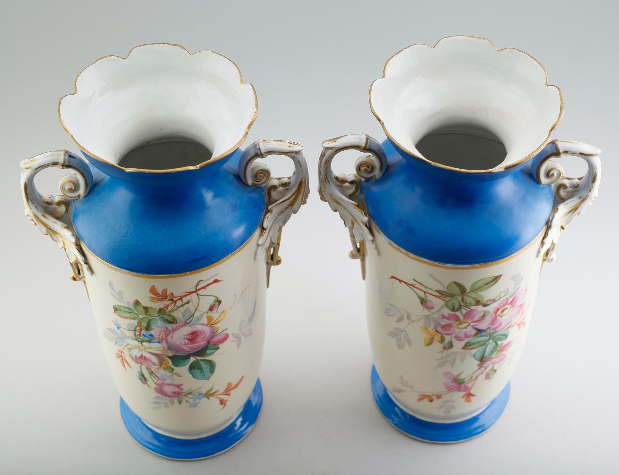 VASER, 1 par, porslin, 1800-talets andra hälft.