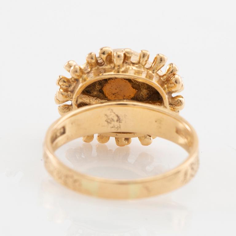 Ring 18K gold with a cultured pearl, G. Dahlgren & Co Malmö 1970.
