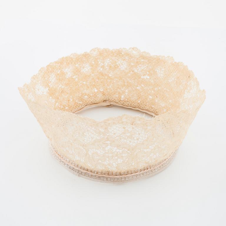 A bridal crown, two lace collar and two pair of gloves.