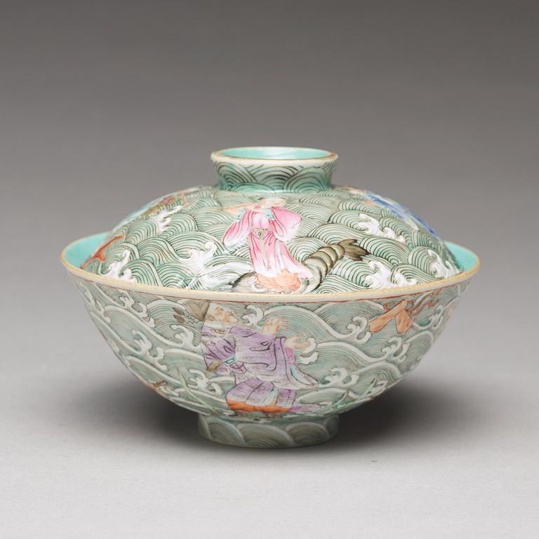 A famille rose enamelled cup with cover, Qing dynasty, 19th Century.