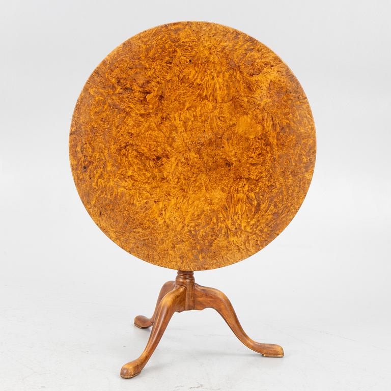 A tilt-top table by A. J. Rosendahl (master active in Arboga 1762-1836).