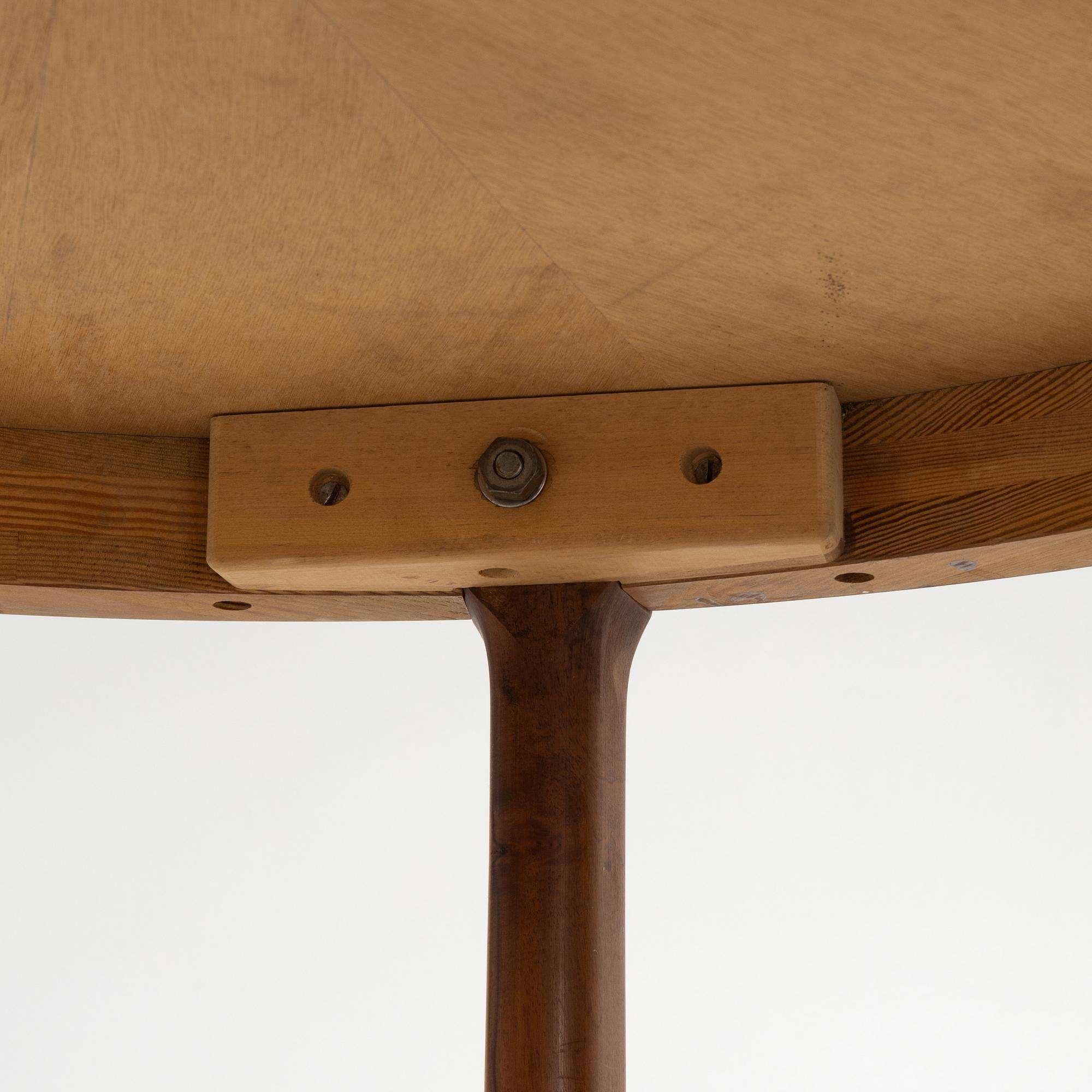Carl Malmsten, a 'Mahogany' veneered 'Samsas' coffee table, second half of the 20th Century.