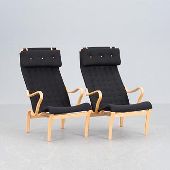 KARMSTOLAR, ett par, "Miranda" Bruno Mathsson för Mathsson International, Värnamo.