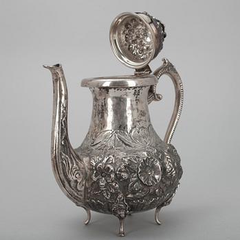 KAFFEKANNA, silver, nyrokoko, 1900-talets första hälft. Vikt 780 g.