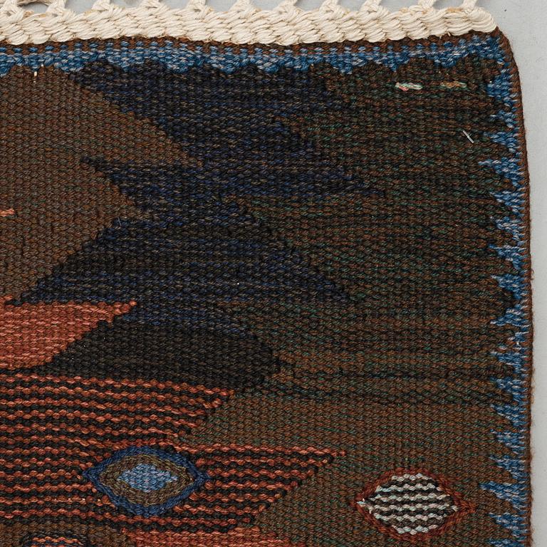 Barbro Nilsson, Matta, "Tånga brun original", gobelängteknik, ca 306,5-310 x 249,5-251,5 cm, signerad AB MMF BN.