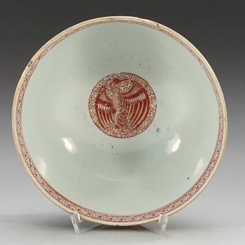 A famille verte bowl, Qing dynasty, Kangxi (1662-1722).