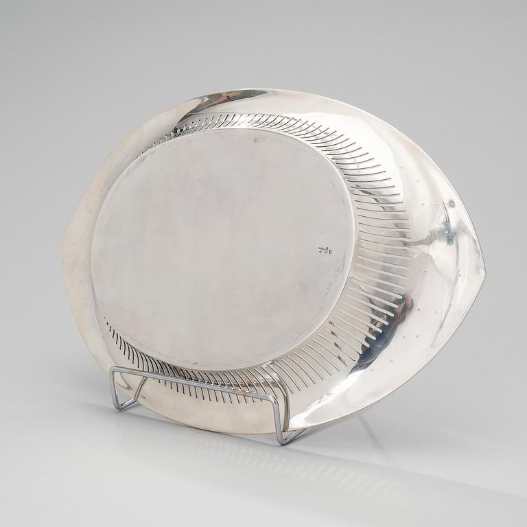 A FABERGÉ BREADBASKET, silver, St.Petersburg 1908-1917, weight 934 g.