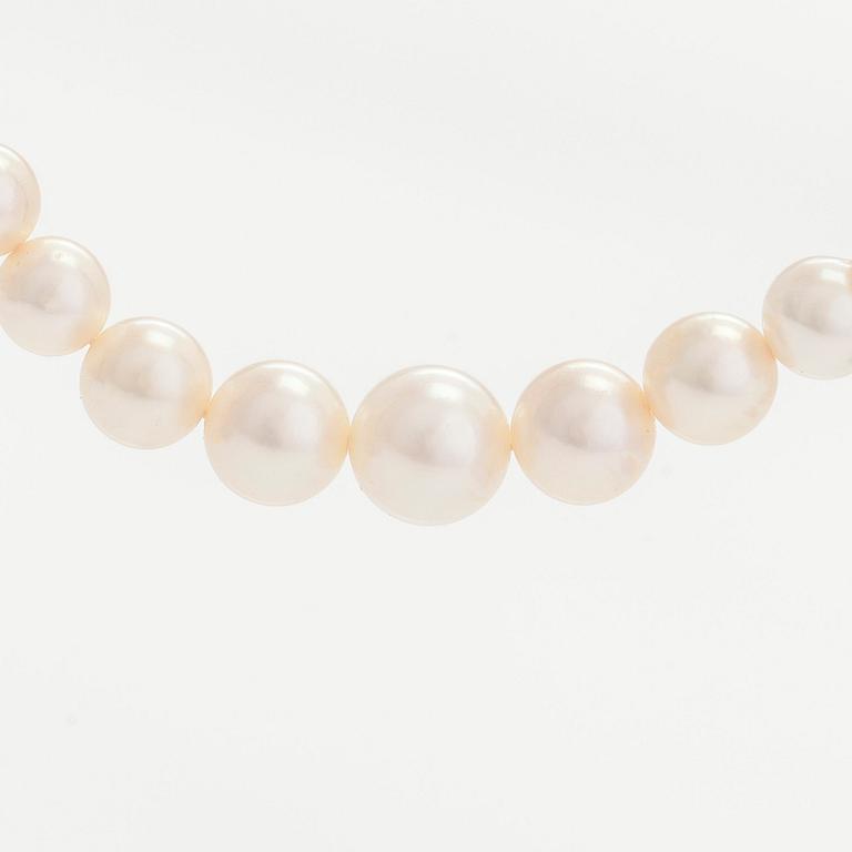 A graduated cultured pearl necklace, clasp in 14K gold.