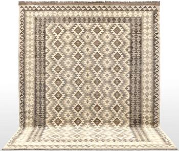 A Kilim rug, approx. 297 x 203 cm.