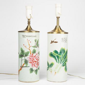 A pair of Chinese porcelain vase converted into table lamps, 20th Century.