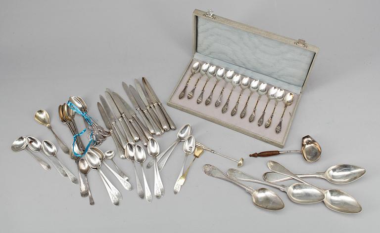 PARTI SILVERBESTICK, ca 58 delar, olika mästare och tillverkare, mest Sverige, 1800-1900-tal. Tot ca 1140 gram.