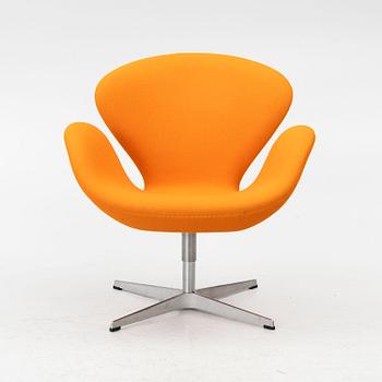 Arne Jacobsen, Fåtölj, "Svanen", Fritz Hansen, Danmark, 2000-tal.
