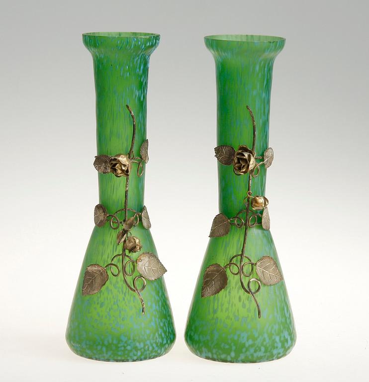 VASER, ett par, glas, 1900-talets början.