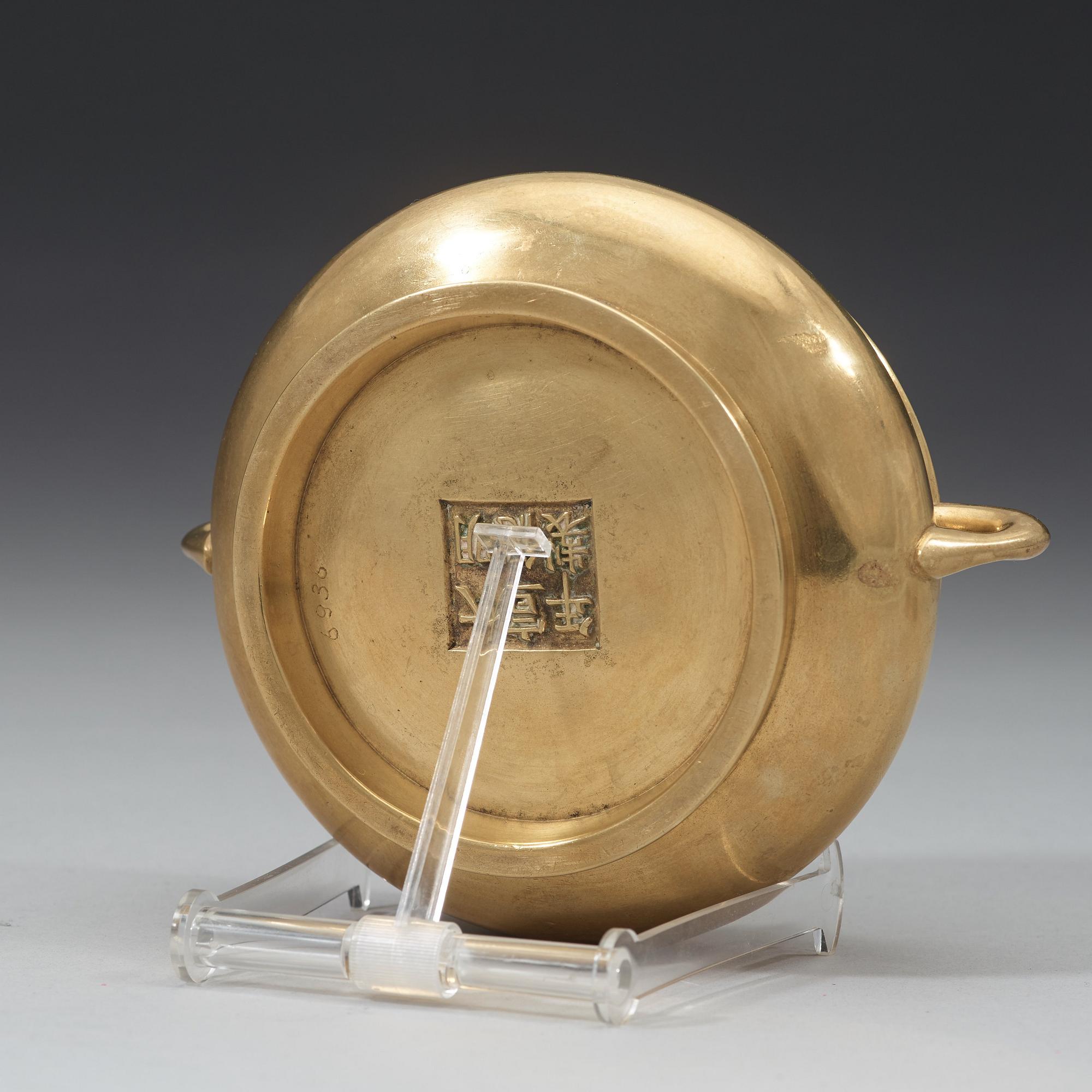 RÖKELSEKAR MED STÄLL, brons. Sen Ming-tidig Qingdynasti, 16/1700-tal.