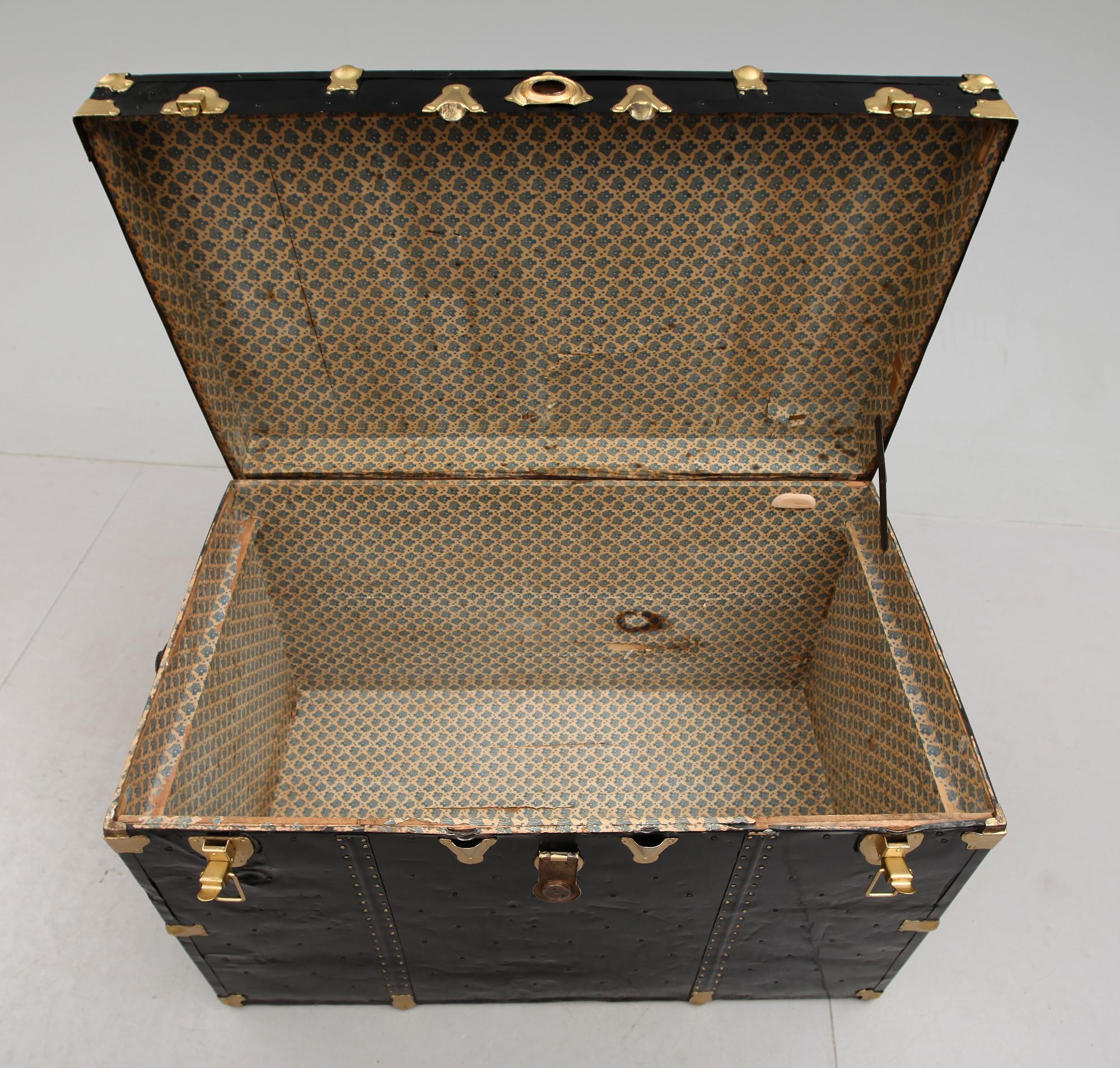 KOFFERT, 1900-talets första hälft.