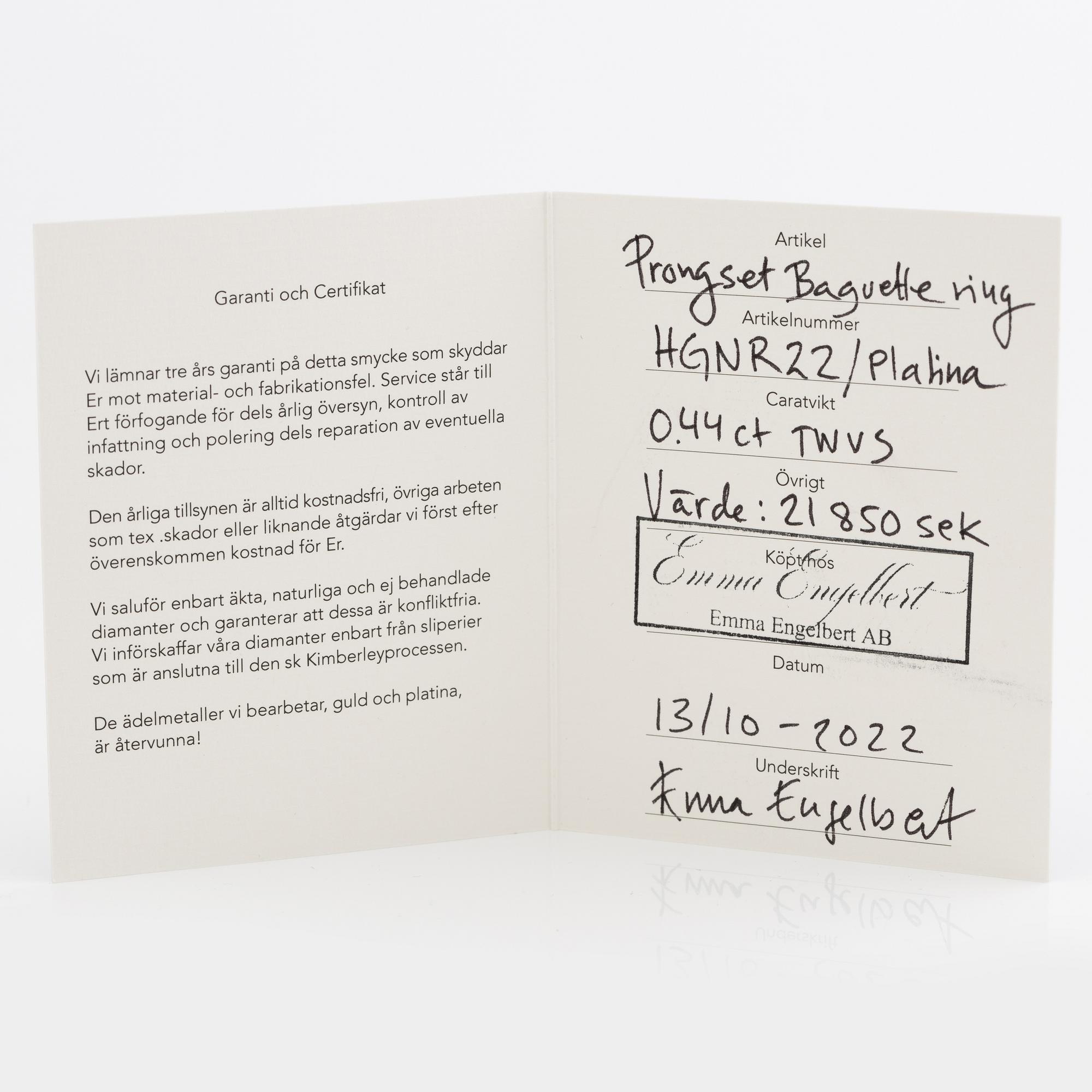 Ring platina med baguette- och runda briljantslipade diamanter, Emma Engelbert.