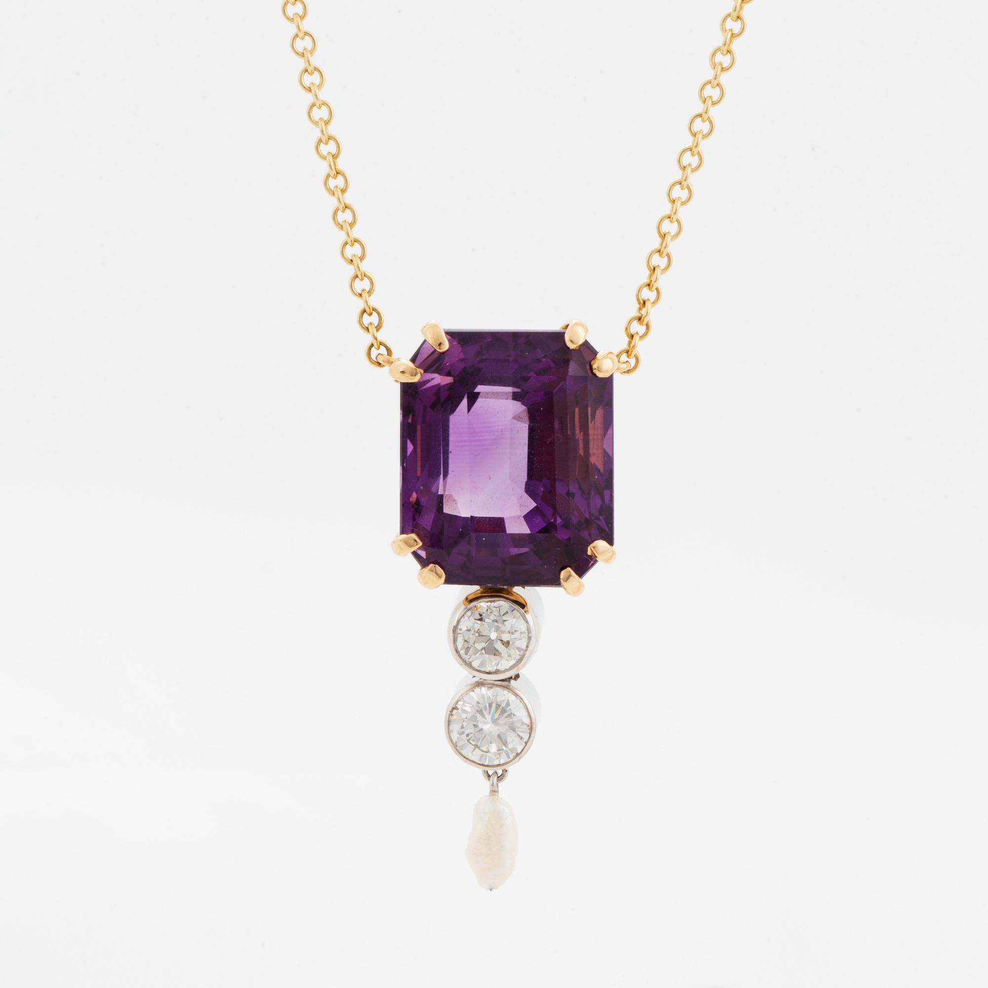 An 18K gold pendant set with a faceted amethyst and round brilliant- and old-cut diamonds and a pearl.