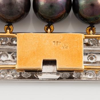 Bracelet with five rows of cultured black pearls, clasp in 18K gold and white gold set with brilliant-cut diamonds.
