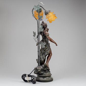 An Art Nouveau style table lamp.