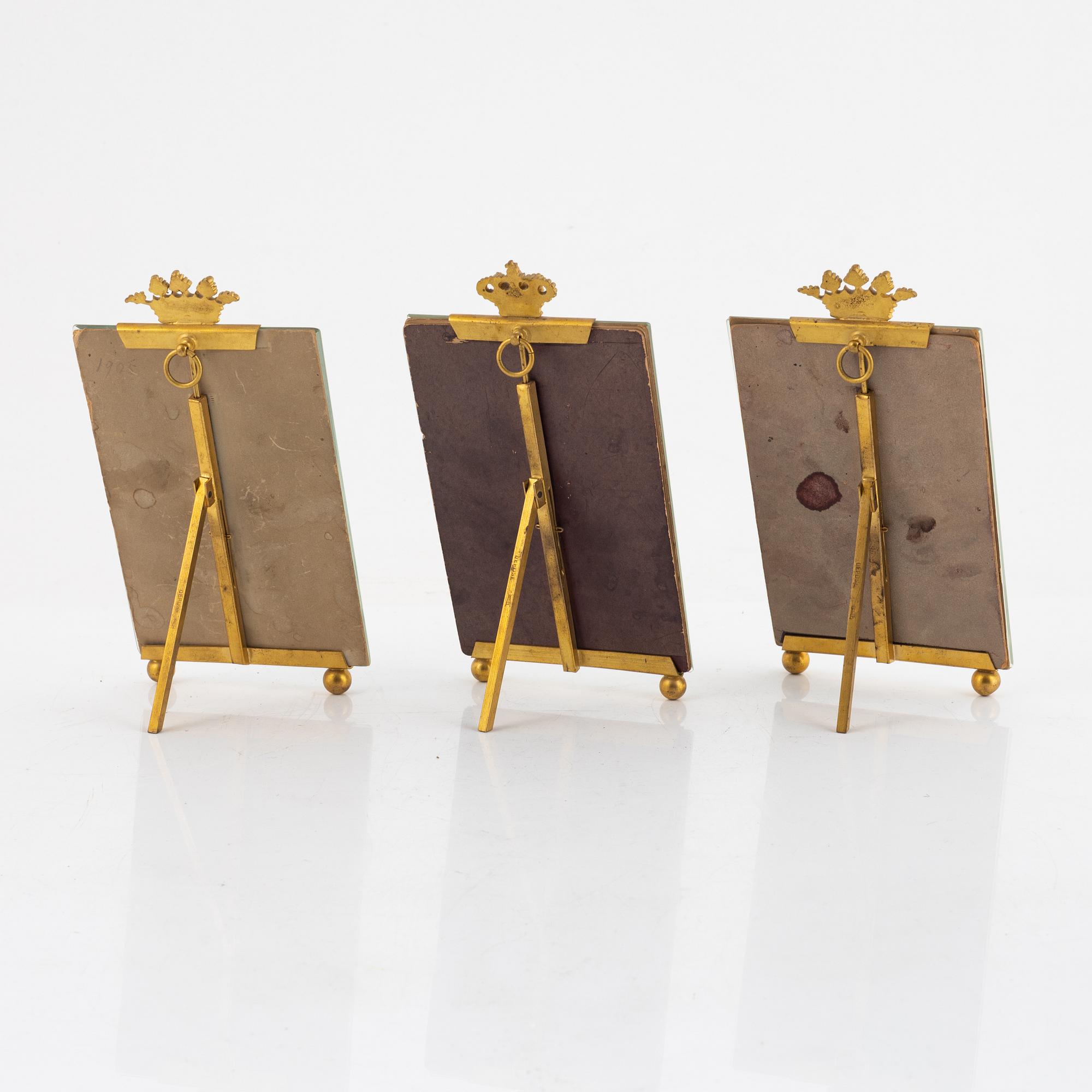 Fotografier, fyra stycken, varav två kungliga,.