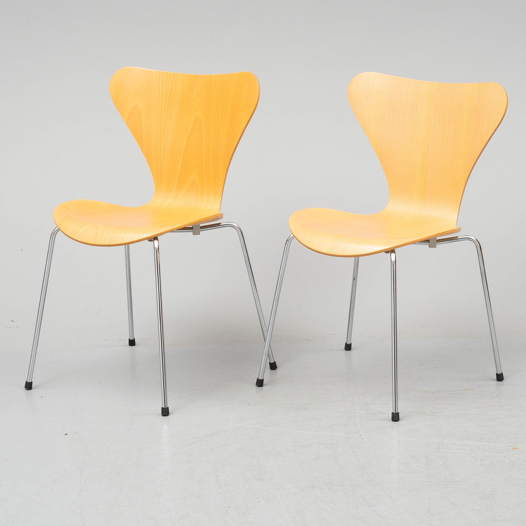 ARNE JACOBSEN, four Series 7 chairs from Fritz Hansen, Denmark, 1996-8.
