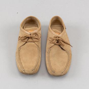 Louis Vuittion, a pair of suede shoes, size 37.